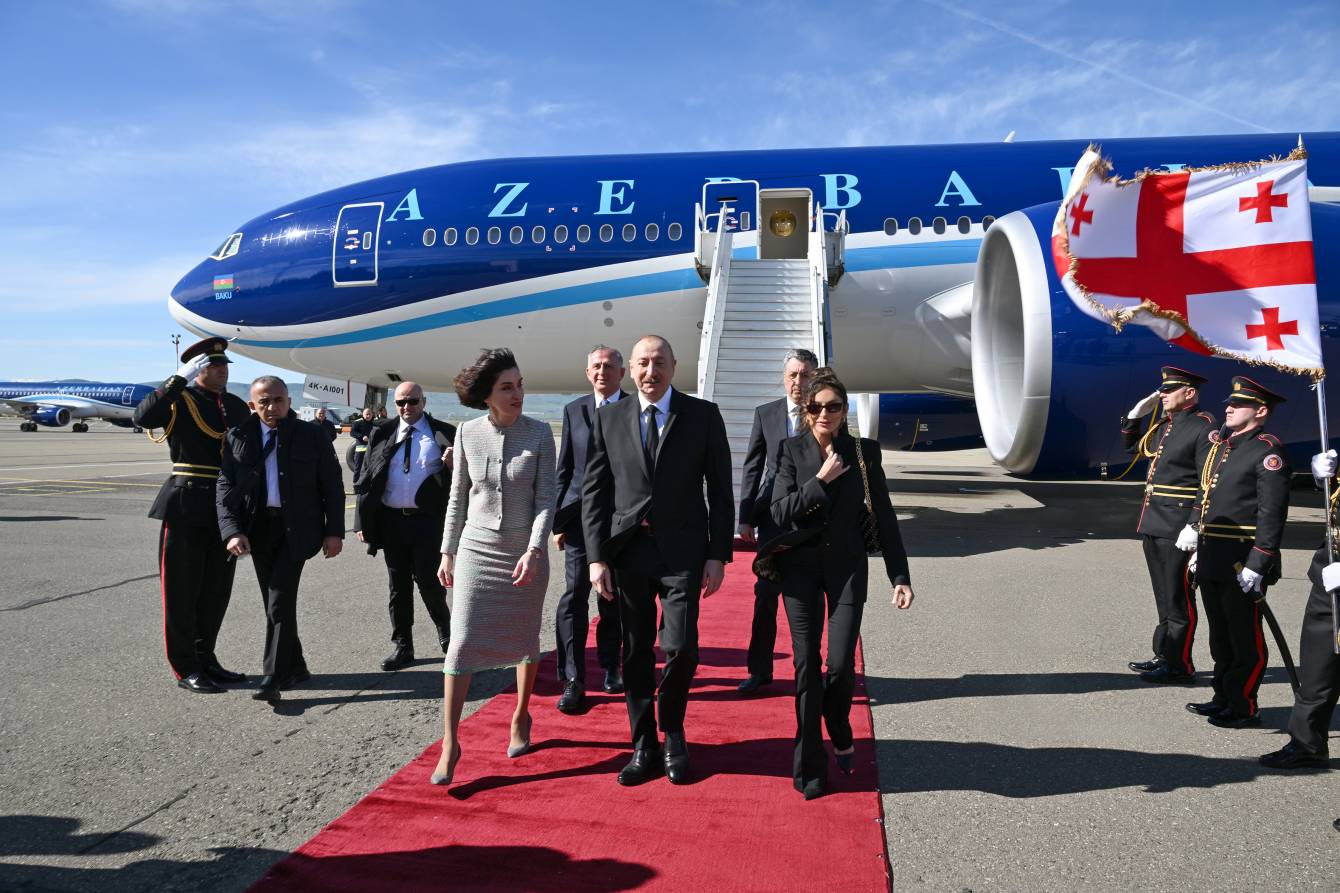 Prezident İlham Əliyev Gürcüstana dövlət səfərinə gəlib
