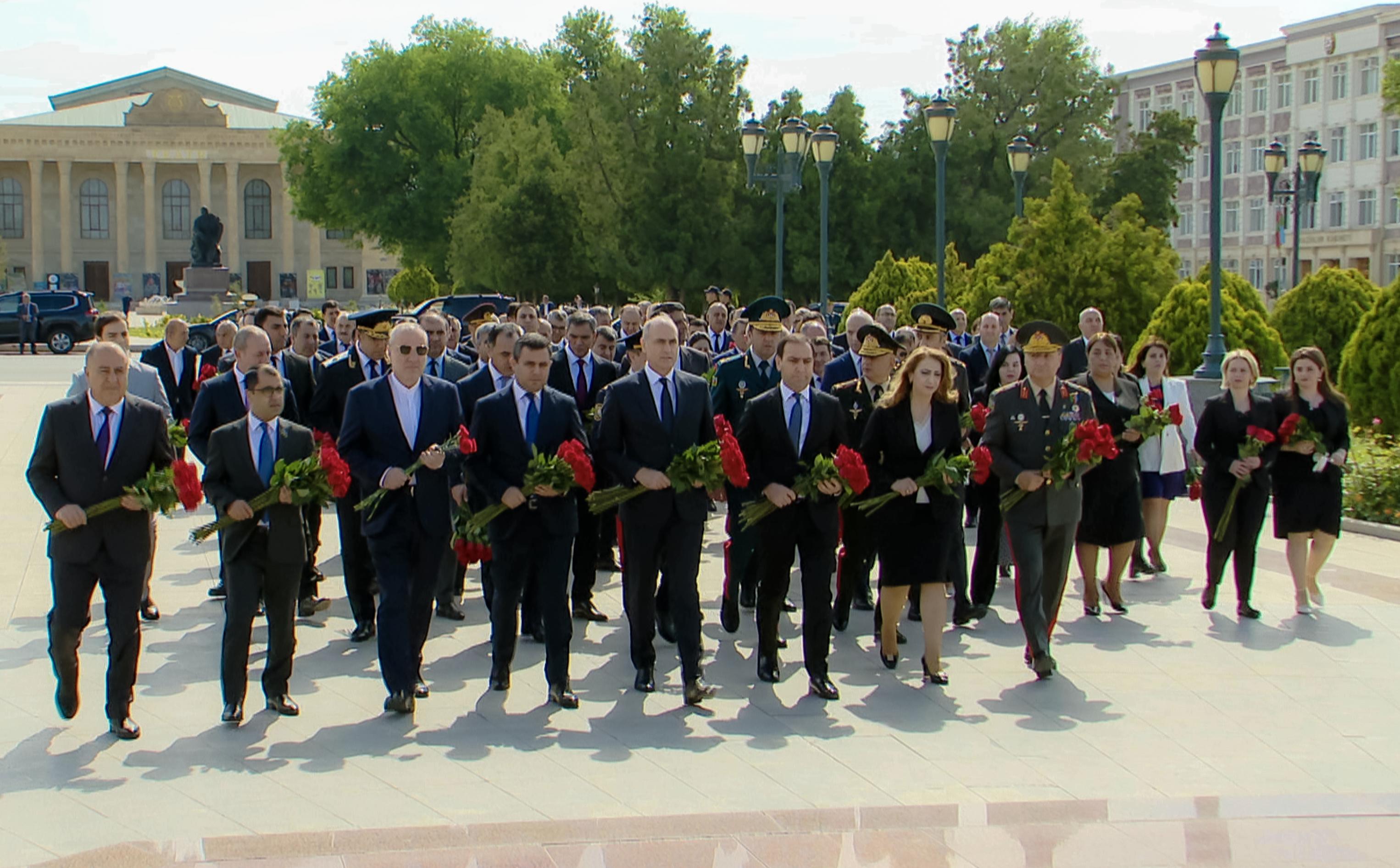 Naxçıvanda Ümummilli Lider Heydər Əliyevin anadan olmasının 102-ci ildönümü qeyd olunub
