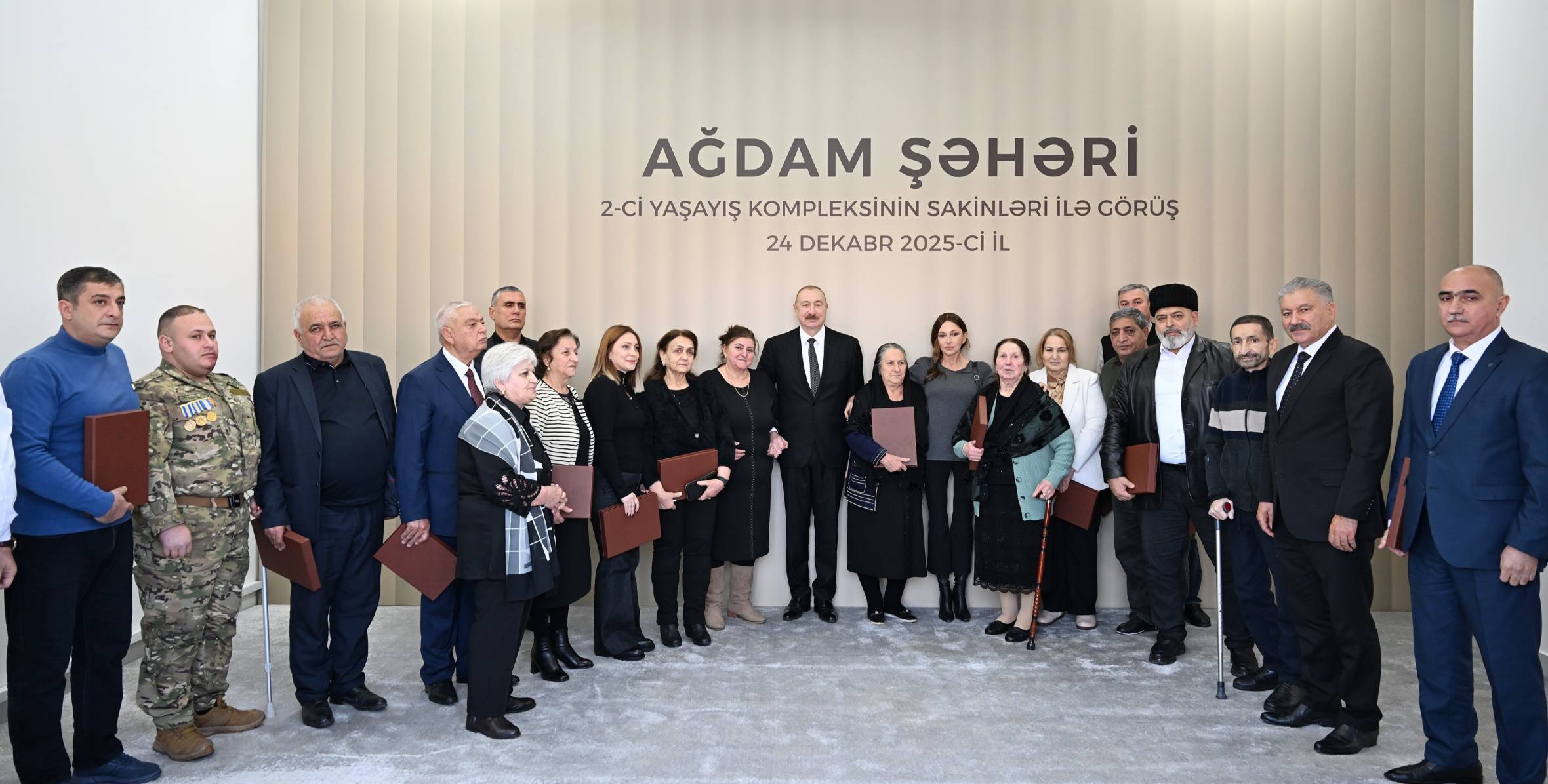 İlham Əliyev Ağdamda 2-ci yaşayış kompleksinin açılışında iştirak edib və buraya köçən sakinlərlə görüşüb