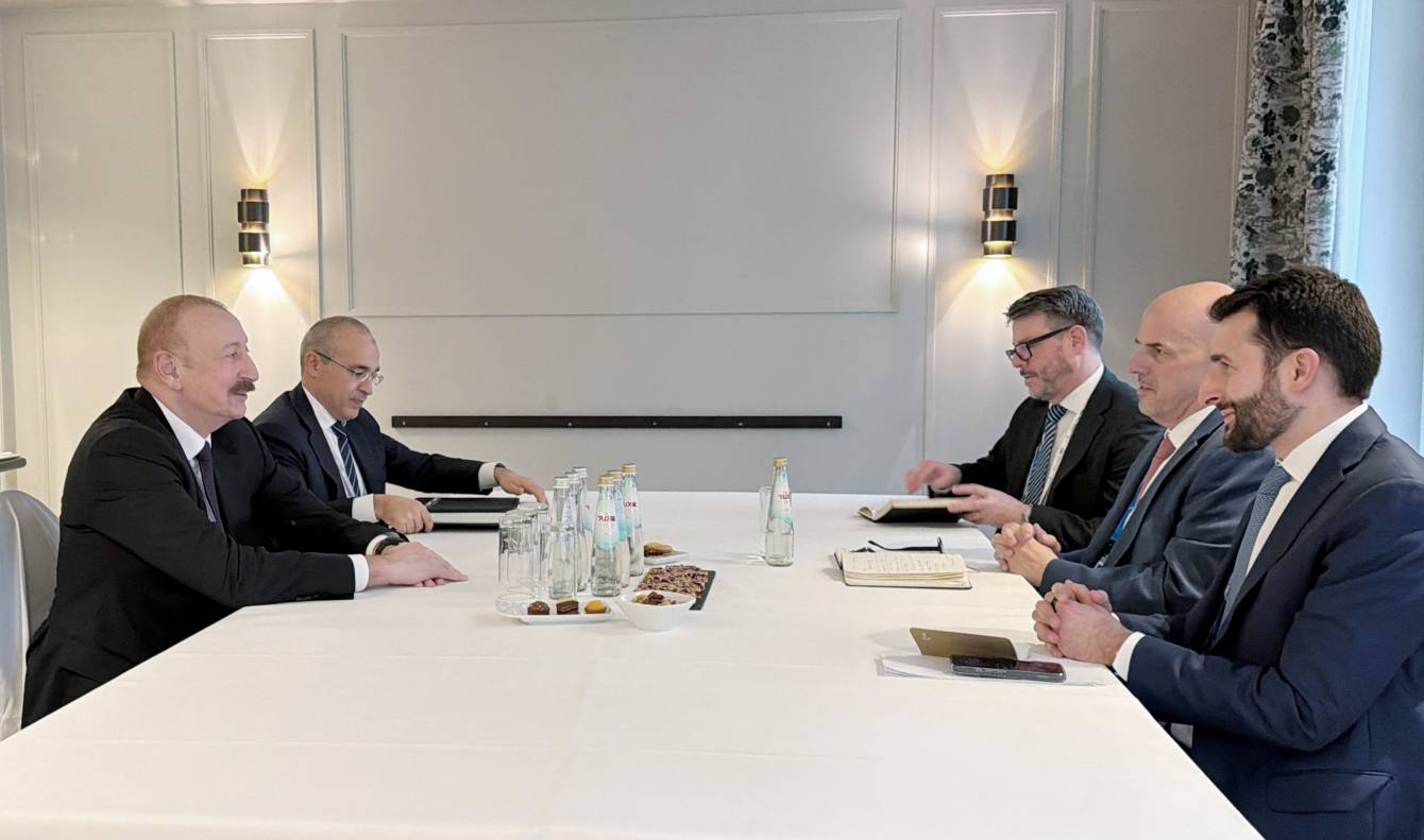 Prezident İlham Əliyev Münxendə “Oracle” korporasiyasının baş icraçı direktoru ilə görüşüb