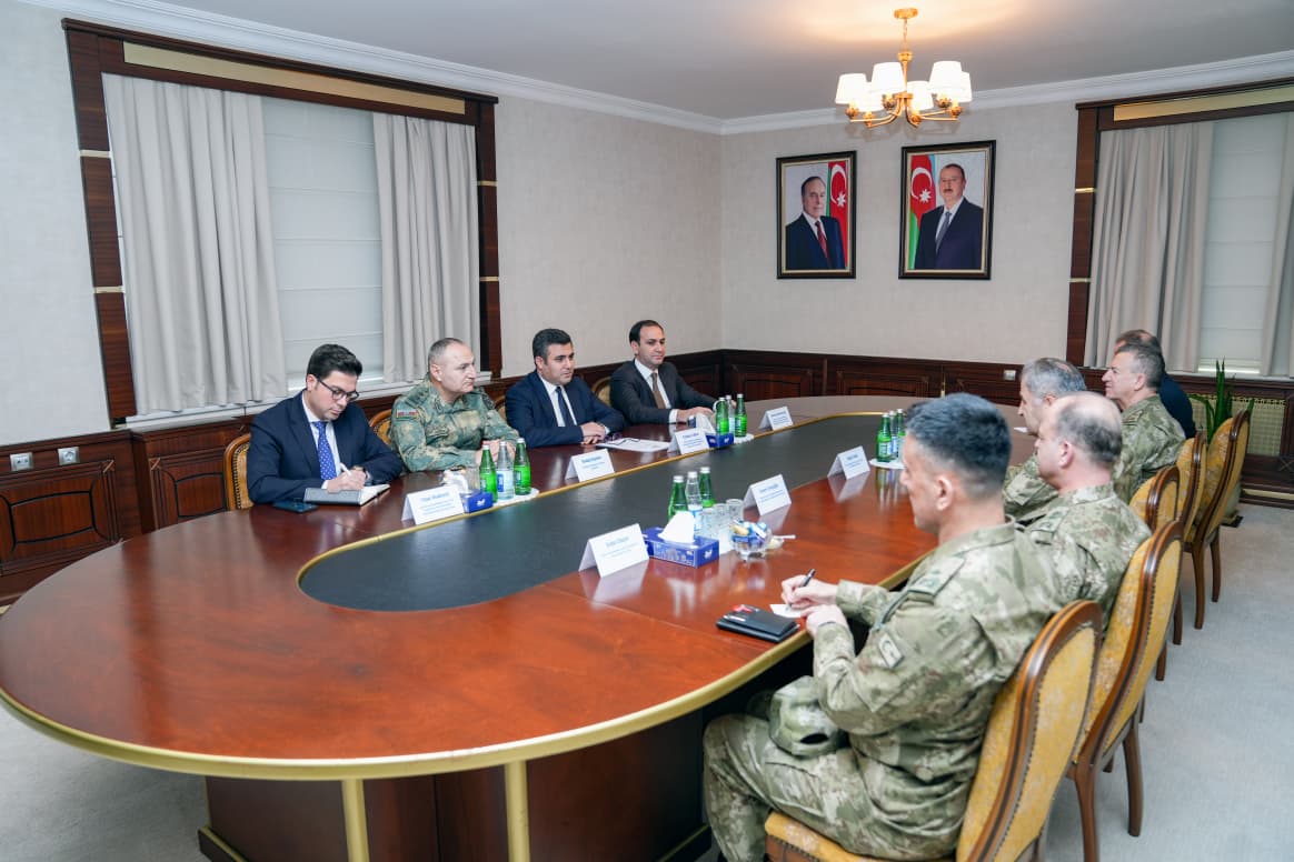 Naxçıvan Muxtar Respublikasında Azərbaycan Respublikası Prezidentinin səlahiyyətli nümayəndəsi Ceyhun Cəlilov Türkiyə Respublikası Silahlı Qüvvələrinin Quru Qoşunlarının komandanı ordu generalı Metin Tokelin rəhbərlik etdiyi nümayəndə heyəti ilə görüşüb