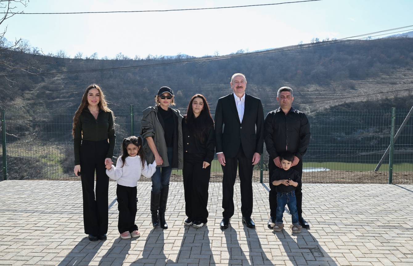 Prezident İlham Əliyev Xocalının Xanabad kəndində görülmüş işlərlə tanış olub